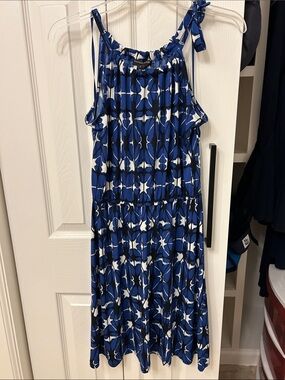 Banana Republic Factory Blue and White Patterned Midi Dress